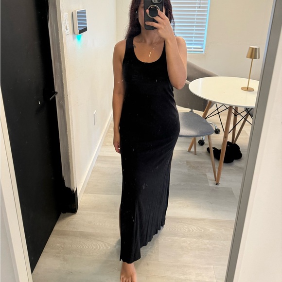 Dresses & Skirts - Black Razorback Long Dress